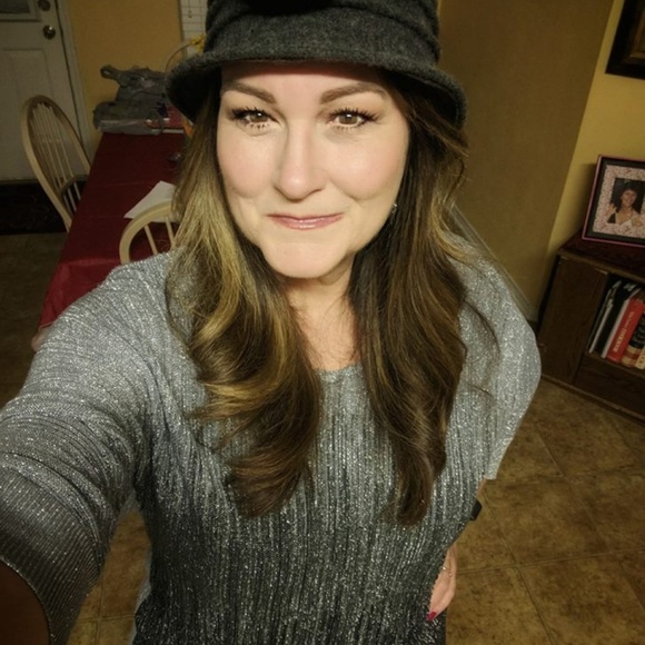 Meet your Posher, Cindy - Picture 1 of 1